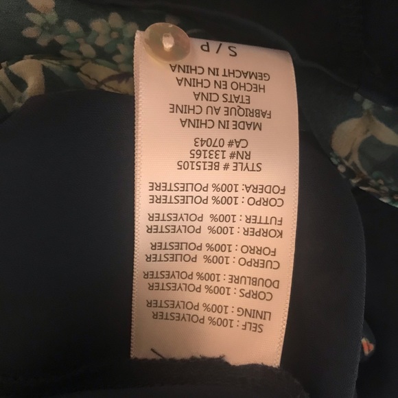 NEW Eri and Ali Floral Top - Picture 5 of 8